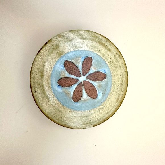 Vintage Stoneware trinket dish, Pottery with lid - Picture 6 of 7